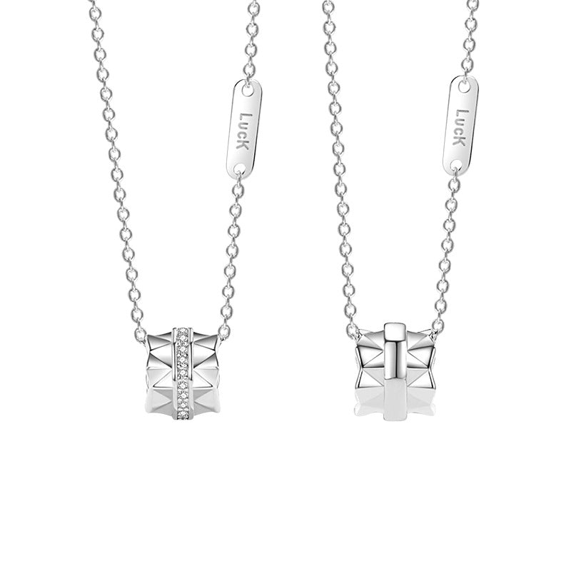 Lovers Necklaces Are Fashionable And Versatile For Men And Women