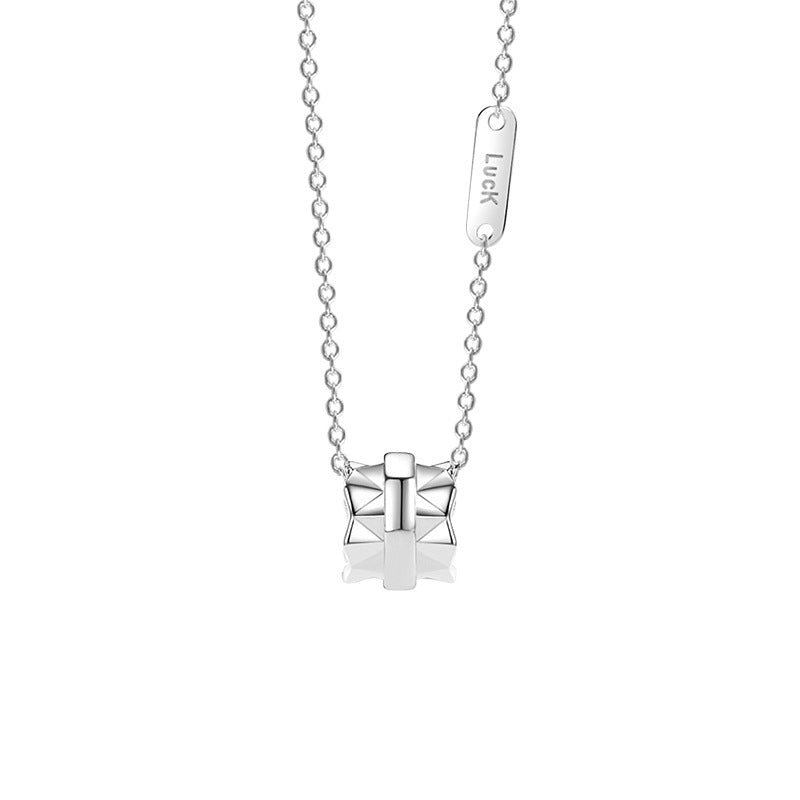 Lovers Necklaces Are Fashionable And Versatile For Men And Women